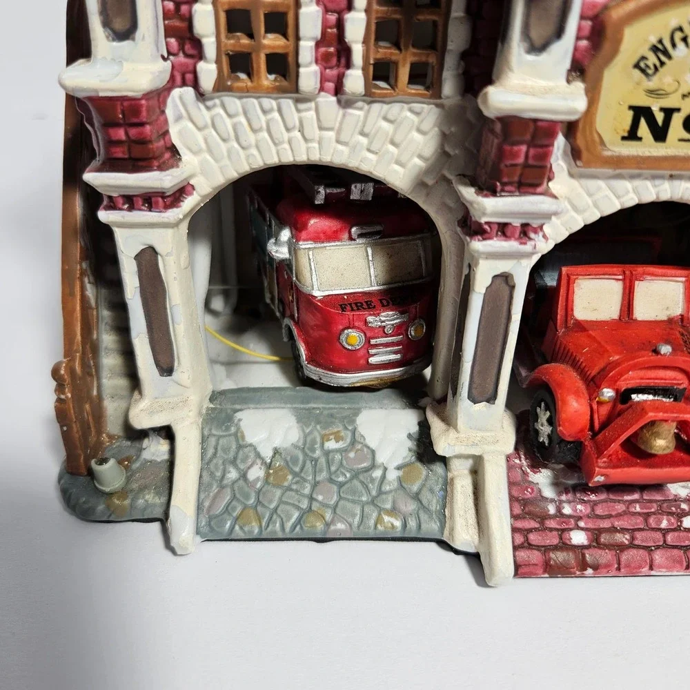 Lemax Caddington Village Engine House No 8 Lighted Christmas Building 55228